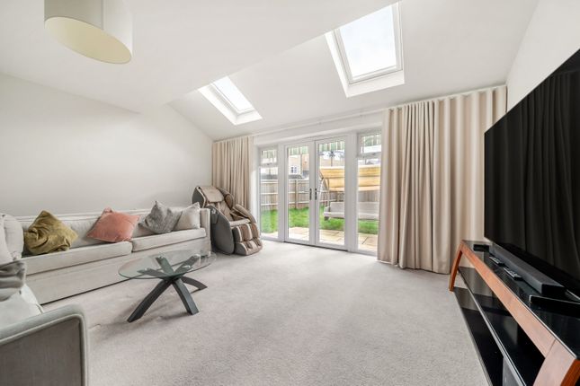 42, Lorimer Avenue, Cranleigh photo 4