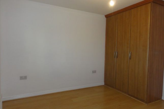 92, Turners Court, Northampton photo 5