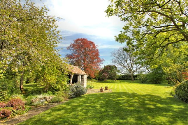 'Morton Maypole', Morton Street, Lower Morton, Nr. Thornbury photo 3