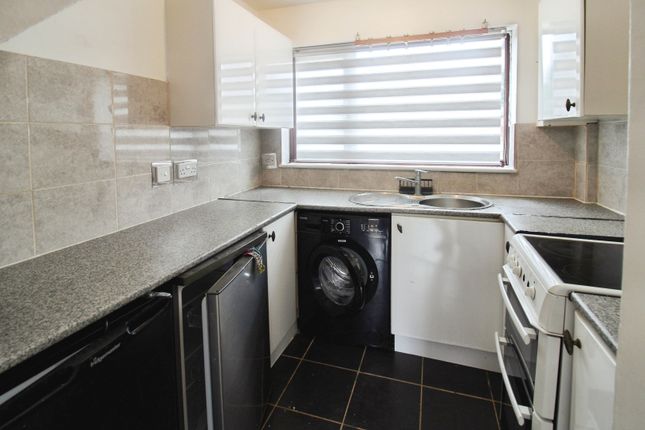 18, Surlingham Close, London photo 2