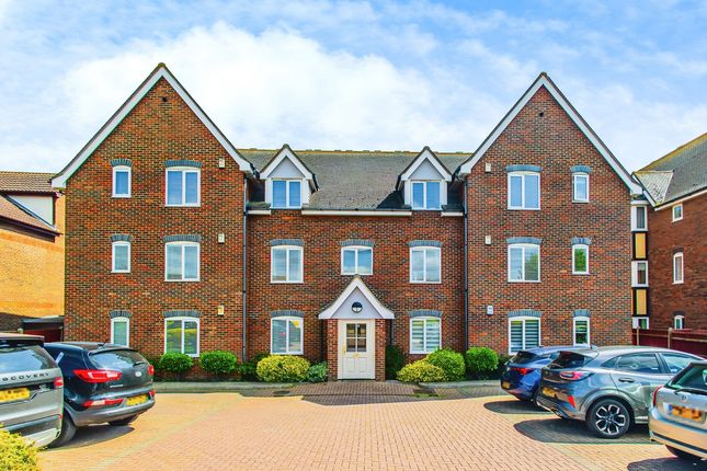 Thumbnail Flat for sale in Admirals Walk, Southend-On-Sea