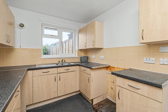 23 Carnoustie, Bracknell photo 4