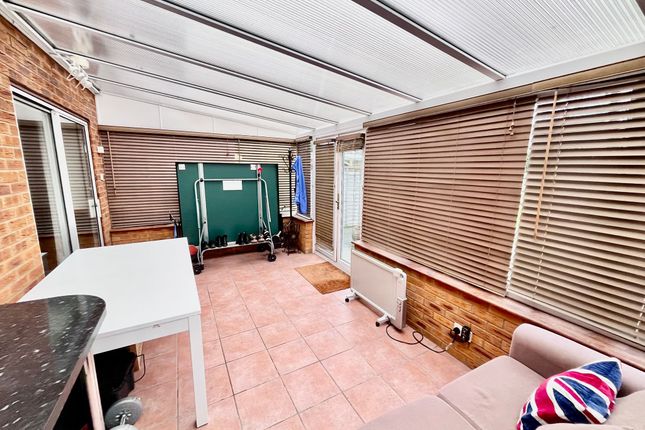 33 Whitton Way, Newport Pagnell photo 5