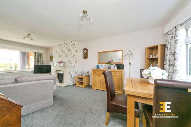16, Bryn Castell, Conwy photo 4