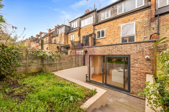 Flat for sale in Woodland Rise, Muswell Hill, London