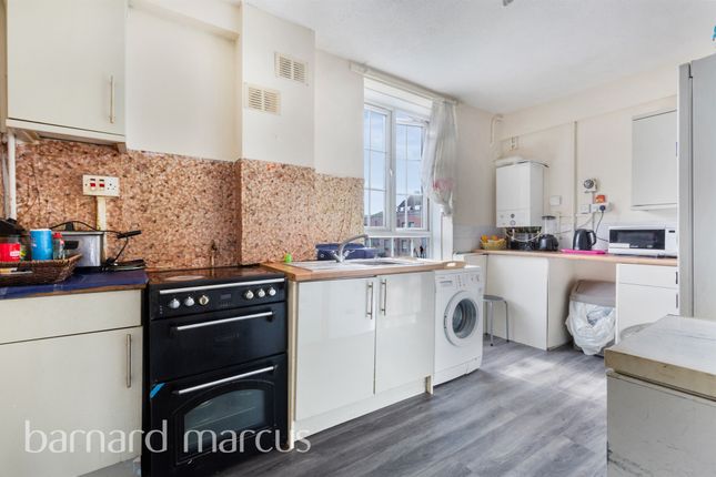 Flat for sale in Dog Kennel Hill Estate, London
