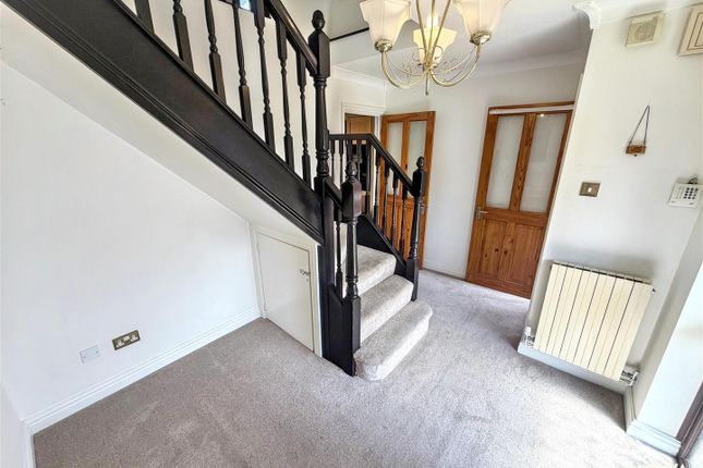 7, Rowington Close, Luton photo 3