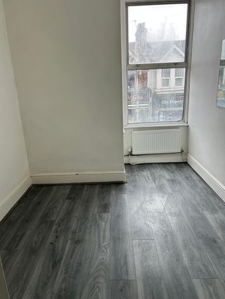 3 Bedroom Flat Available For Rent