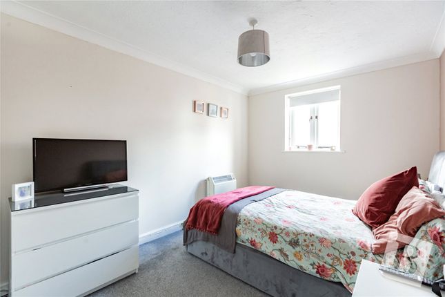 72, Melba Court, Chelmsford photo 3