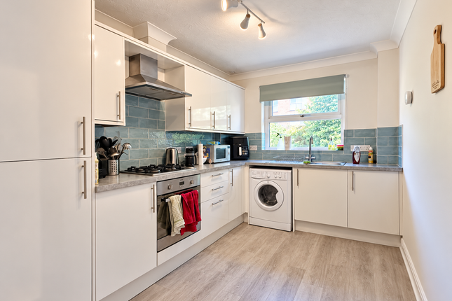 18 Swan Court, Old Mill Close, Exeter photo 3