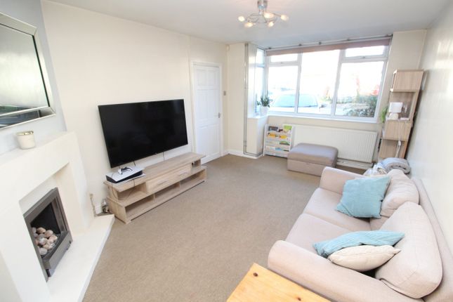 7, Hill View Drive, Leicester photo 3
