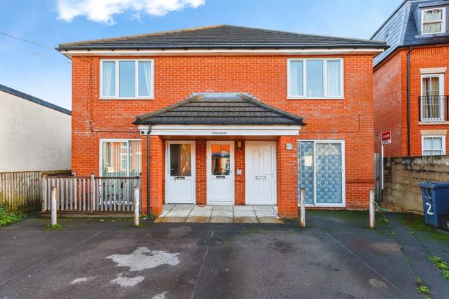 Thumbnail Flat for sale in Middleton Road, Salisbury