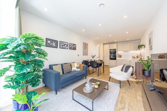 Thumbnail Flat to rent in UNCLE, Colindale