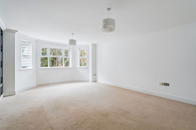 6, Flat  Eaton Court, Pinner photo 3