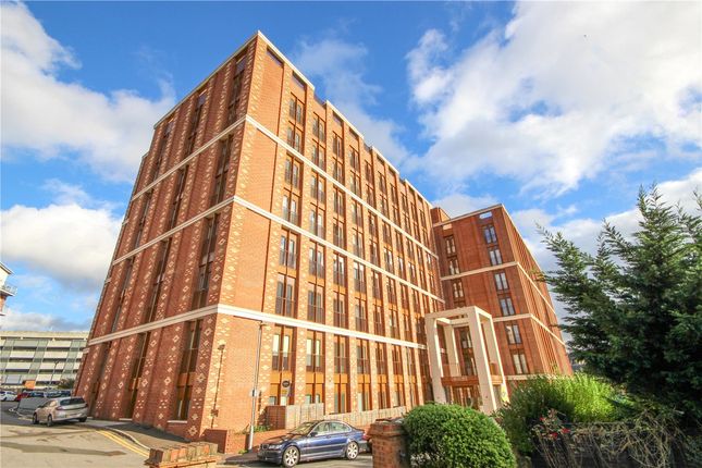 Thumbnail Flat to rent in Grosvenor Road, St.Albans