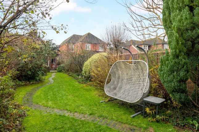 64, Cramhurst Lane, Godalming photo 4