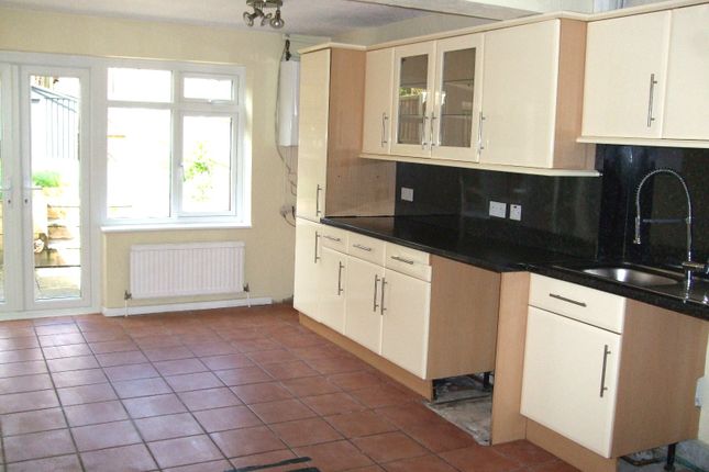 Town house to rent in Wheatcroft Grove, Gillingham