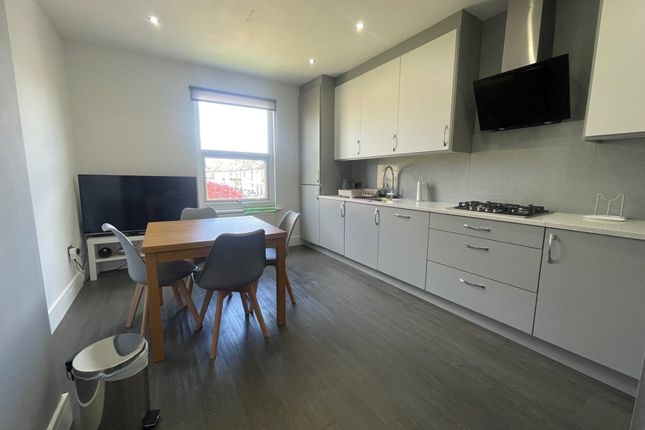 Flat to rent in Myddleton Road, London