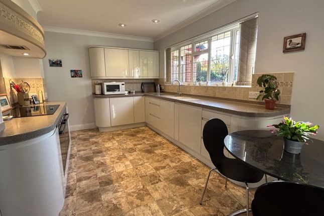 2, Manor Close, Sidmouth photo 3