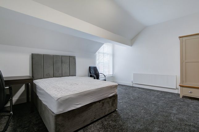 Room to rent in Oxford Road, Wakefield