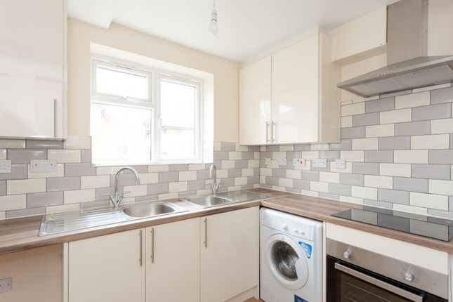 Room to rent in Dale Avenue, Edgware