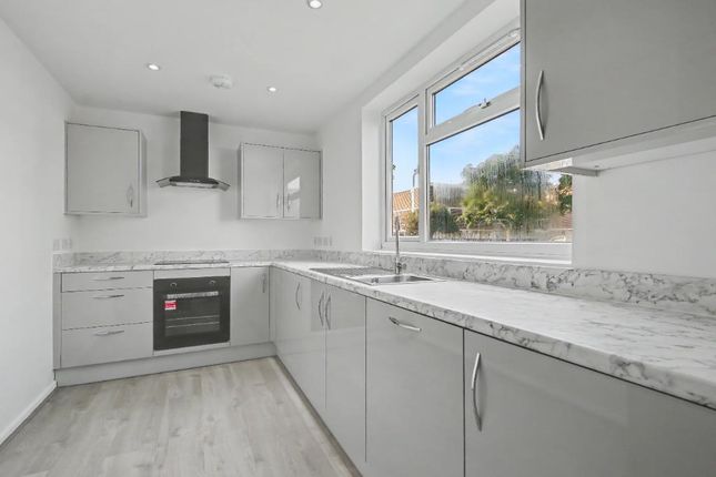 1 Suffolk House, Stratton Close, Edgware photo 3