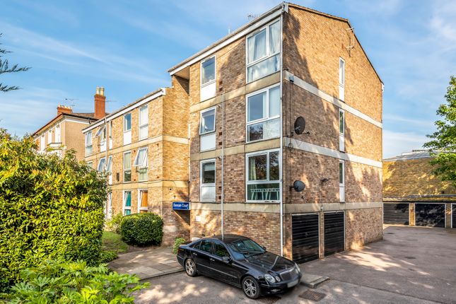 Flat for sale in Nether Street, North Finchley, London