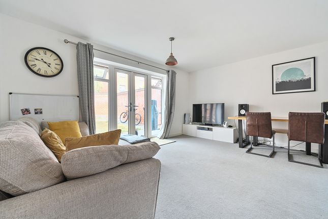 64, Nightingale Way, Berkshire photo 3