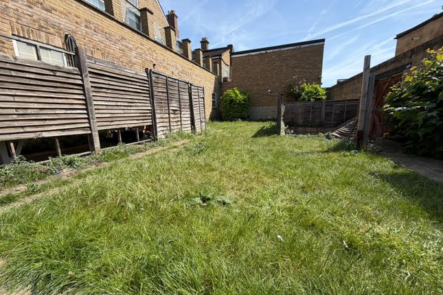 Flat 6, London photo 2