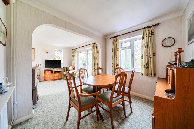 19, Bredward Close, Burnham photo 3