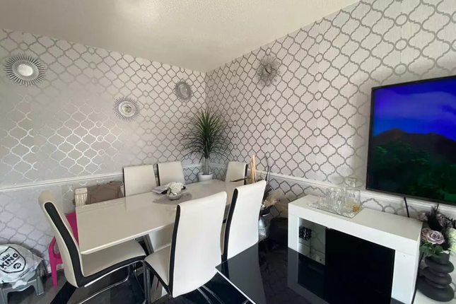 32, Sheerwater Road, London photo 2