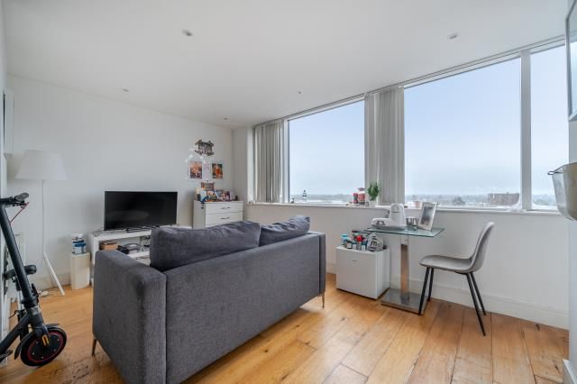 Flat 68 Skyline,, High Street, Slough photo 2