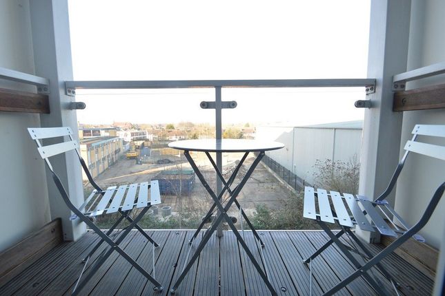 Foundry Court, Slough photo 2