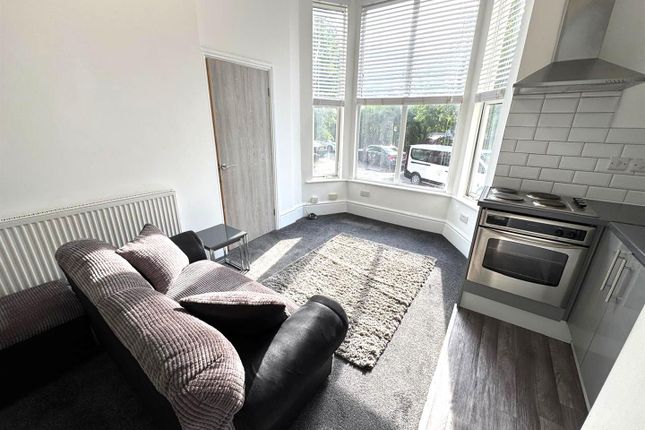 Flat 5, 61 Newbridge Crescent, Wolverhampton photo 2