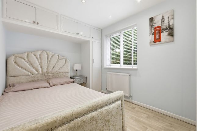 Flat 6, Farthingale Court, Waltham Abbey photo 4