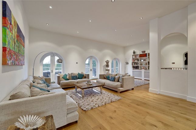 25A,, Ottershaw Park, Chertsey photo 4