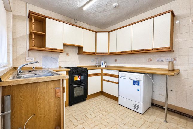 Millfield Crescent, Stoke-On-Trent photo 2