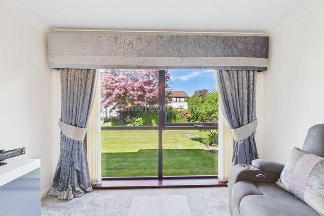 15, Rhumhor Gardens, Kilbarchan photo 4