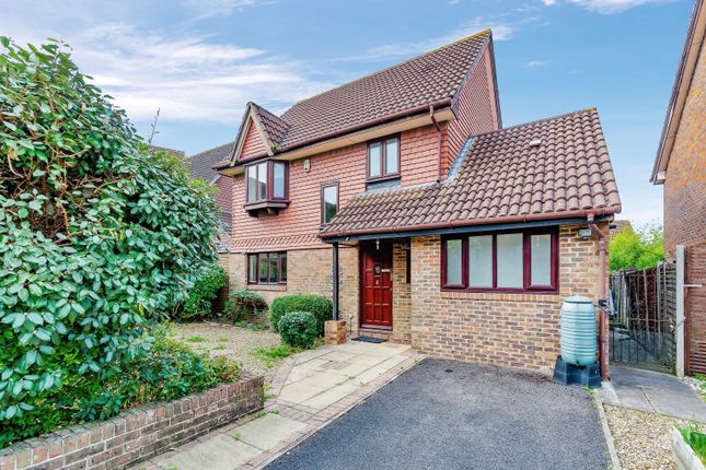 Thumbnail Detached house for sale in Lupin Close, Shirley, Croydon