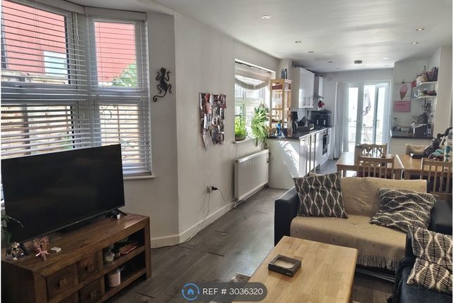 Flat B, Pemberton Road, London photo 2