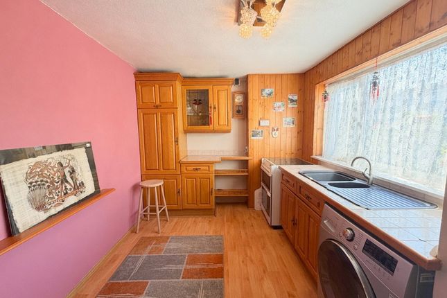128, Cedar Drive, Edenbridge photo 2