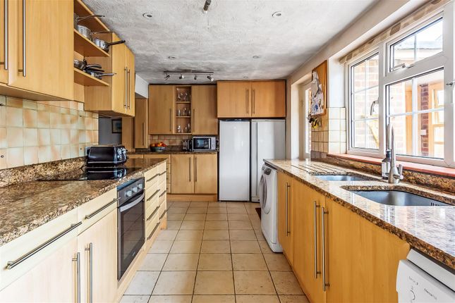 End terrace house for sale in Tanhouse Road, Oxted