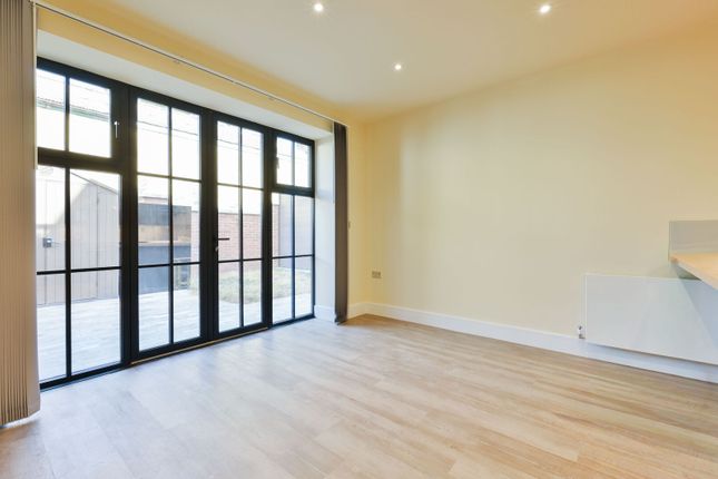 Carlyle Road, Ealing photo 4