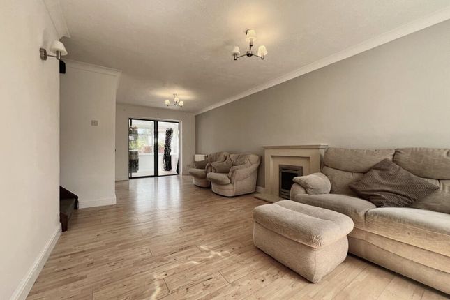 13, Augusta Close, Cambridgeshire photo 3
