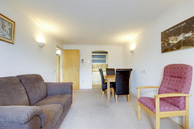 20 Borrowdale Court, Gordon Hill, Enfield photo 4