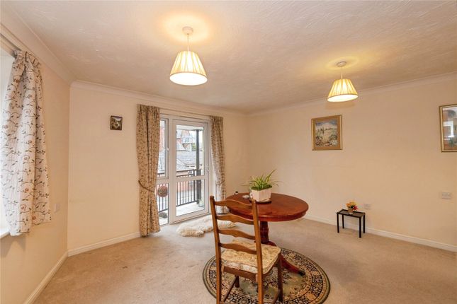 15, Carlton Court, Minehead photo 3