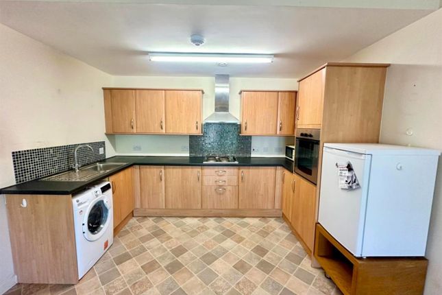 211, Mariners Court, Swansea photo 3