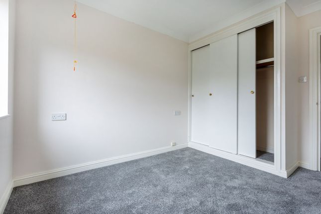 Flat for sale in Station Road, Belmont, Sutton, Surrey