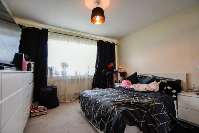 Flat for sale in Wollaston Close, Gillingham, Kent