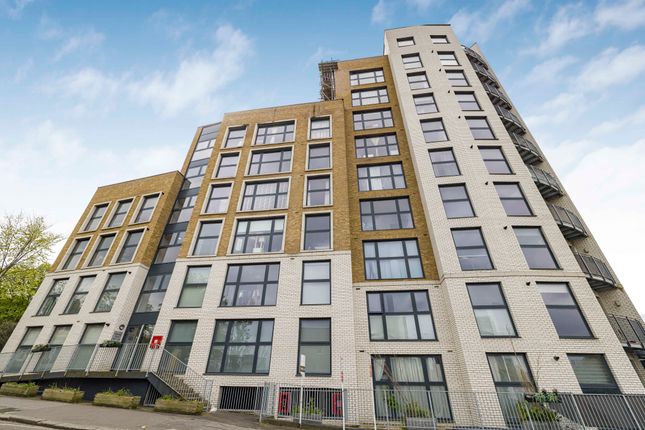 Flat for sale in Admiral Court, Croydon, Surrey